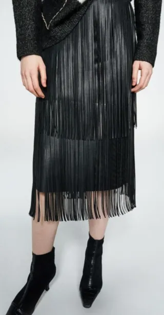Falda Sfera polipiel negra flecos midi