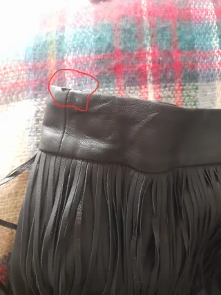 Falda Sfera polipiel negra flecos midi