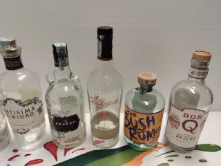 Lotto 7 bottiglie vuote rum diverse