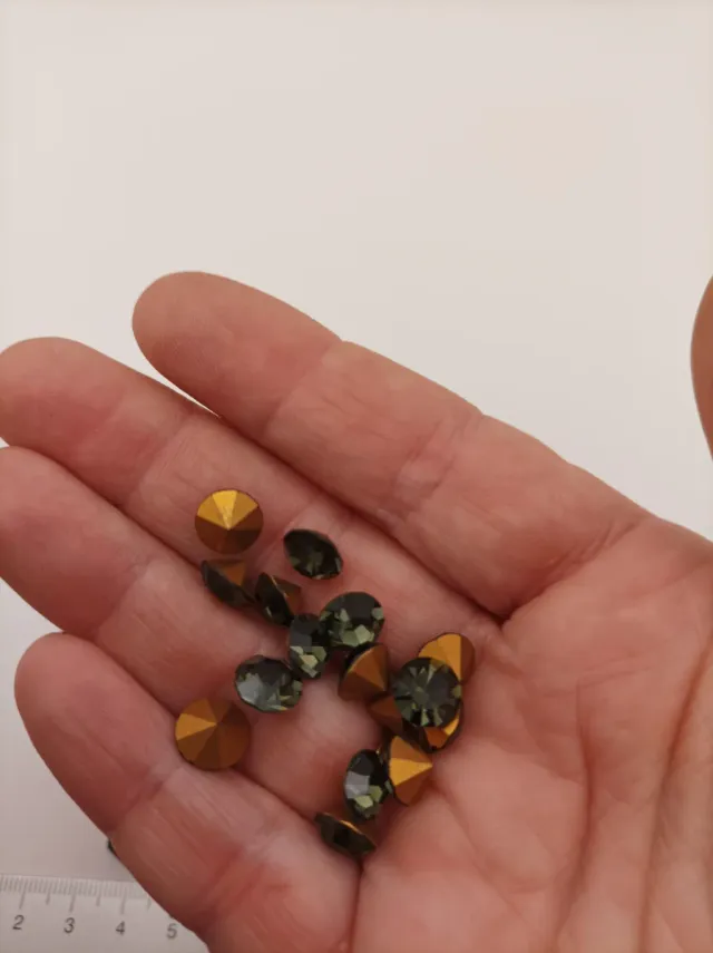 Lote 90 piedras facetadas vidrio gris y dorado