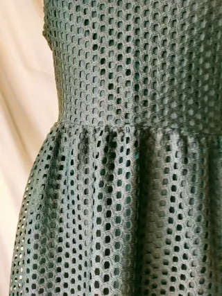 Vestido verde de cóctel con textura