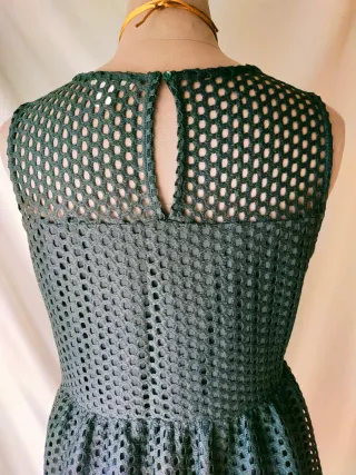 Vestido verde de cóctel con textura