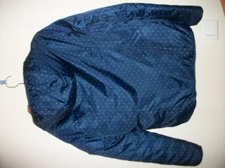 Cazadora reversible impermeable con capucha