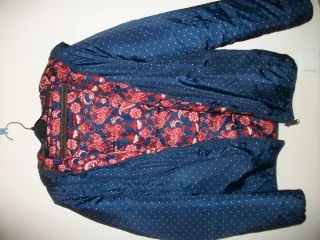 Cazadora reversible impermeable con capucha