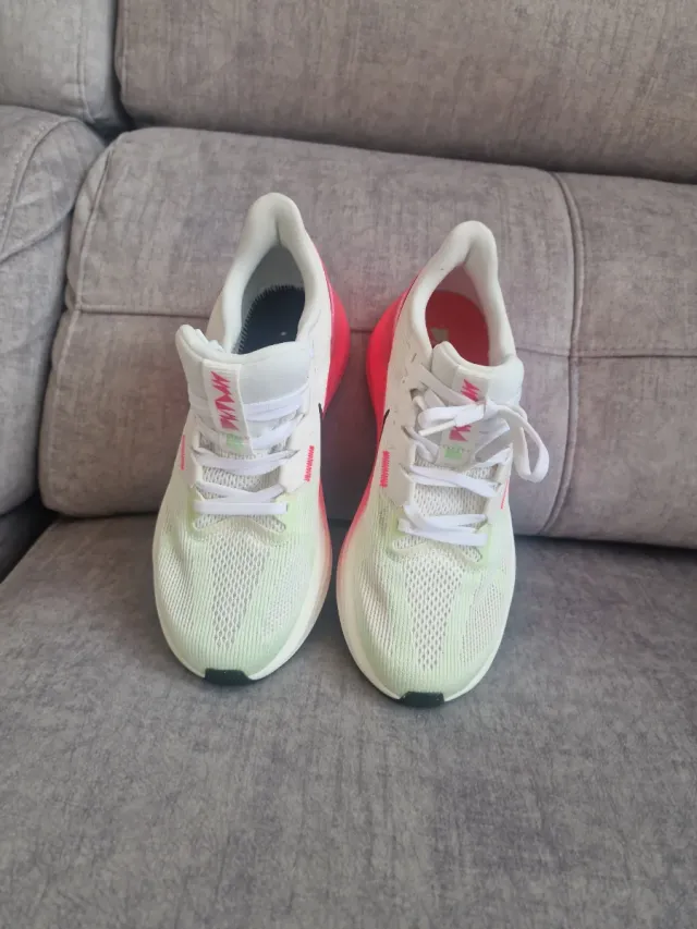 Zapatillas Nike Blancas y Rosas