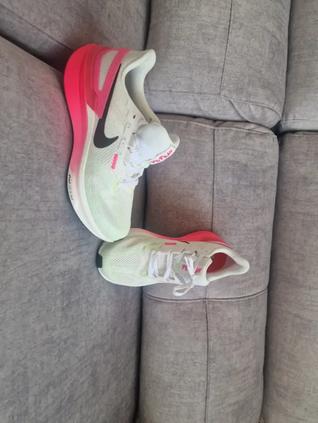 Zapatillas Nike Blancas y Rosas