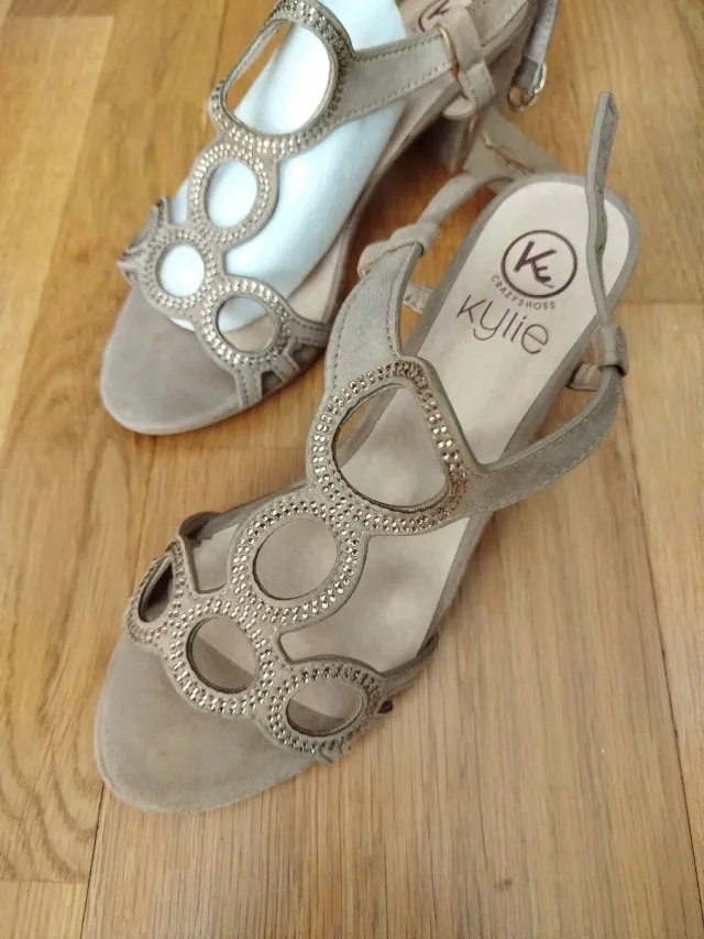 Sandalias Kylie Beige y Doradas Talla X