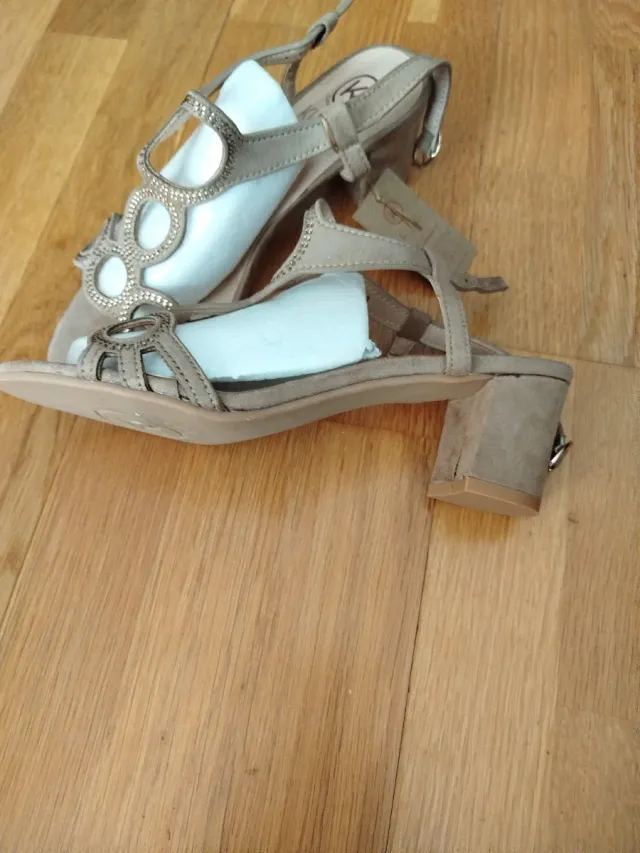 Sandalias Kylie Beige y Doradas Talla X