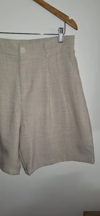 Pantalón corto beige