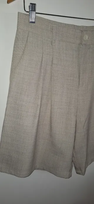 Pantalón corto beige