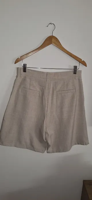 Pantalón corto beige