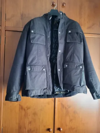 Chaqueta de moto marrón con protecciones