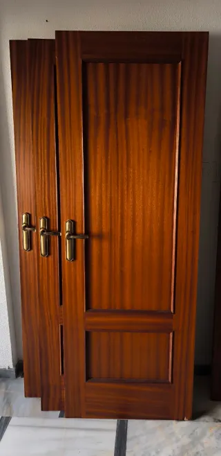 Puertas de madera maciza