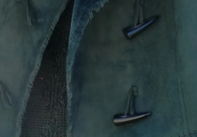 ABRIGO VERDE DE ANTE, PELO Y PUNTO