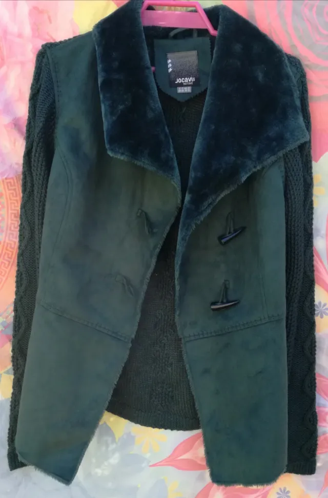 ABRIGO VERDE DE ANTE, PELO Y PUNTO