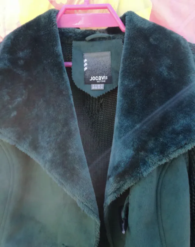 ABRIGO VERDE DE ANTE, PELO Y PUNTO