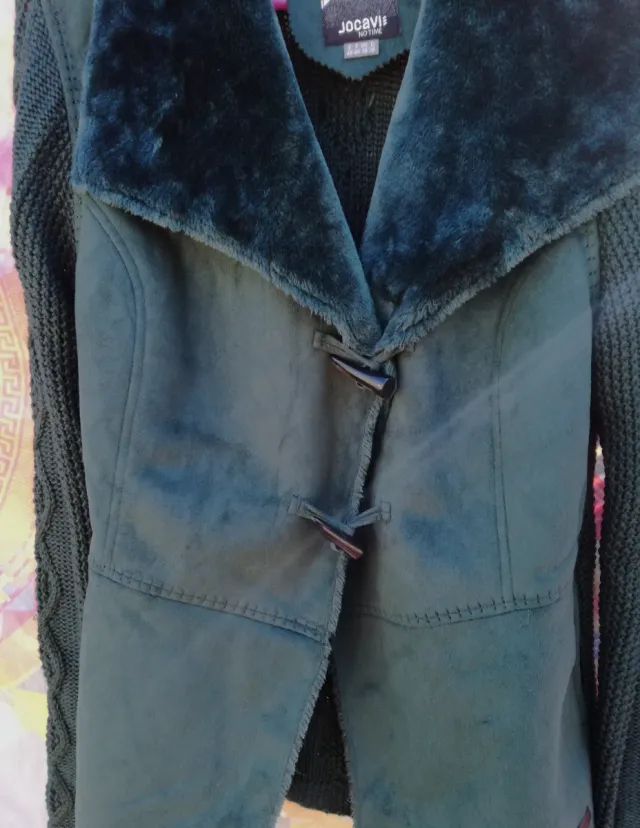 ABRIGO VERDE DE ANTE, PELO Y PUNTO