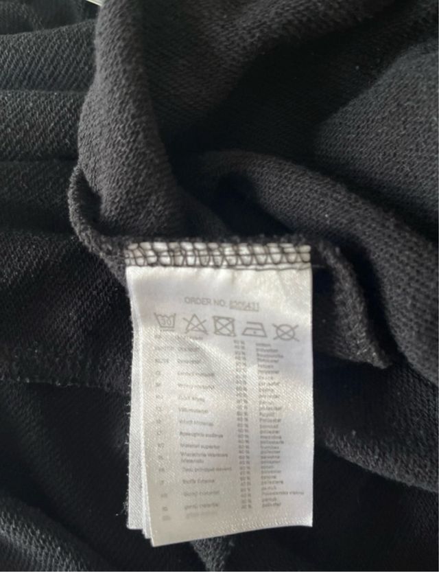 Felpa con cappuccio nera