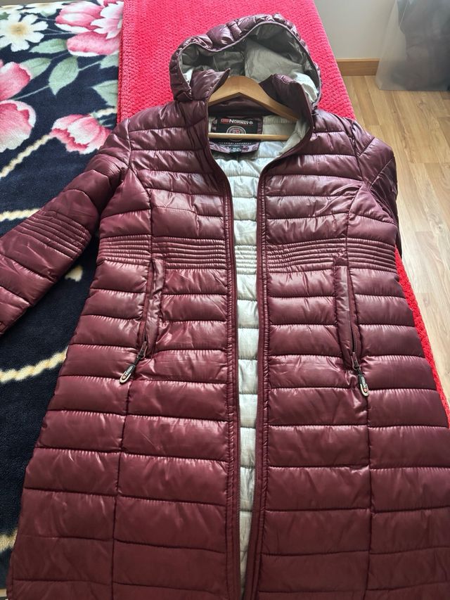 Abrigo Norway Morado Semi Nuevo,talla M/l