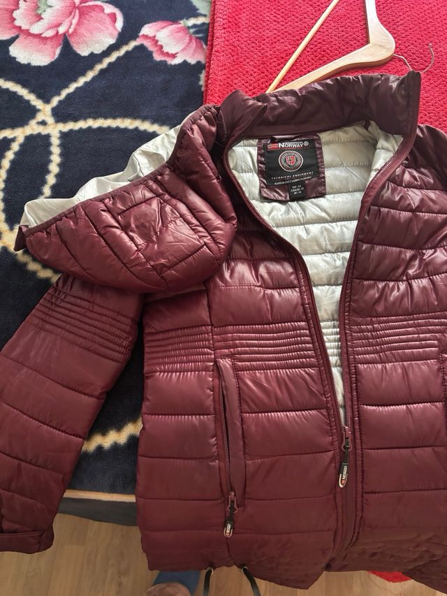 Abrigo Norway Morado Semi Nuevo,talla M/l