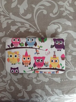 Cartera de mano con búhos