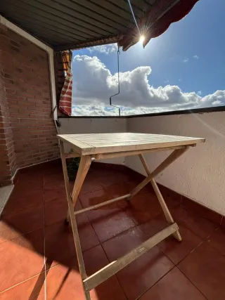 Mesa de terraza plegable de madera