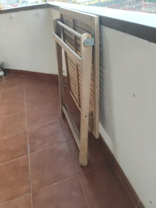 Mesa de terraza plegable de madera