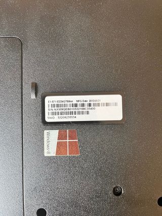 Ordenador portátil Acer rojo