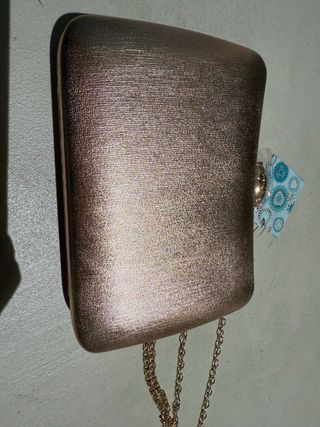 Bolso de mano dorado rosado con cadena