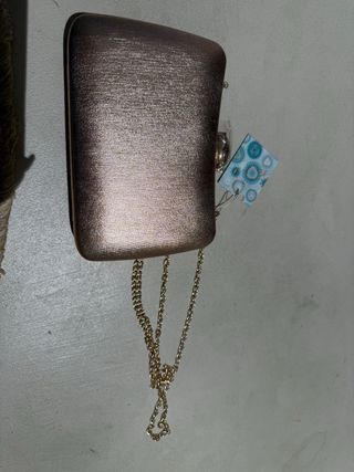 Bolso de mano dorado rosado con cadena