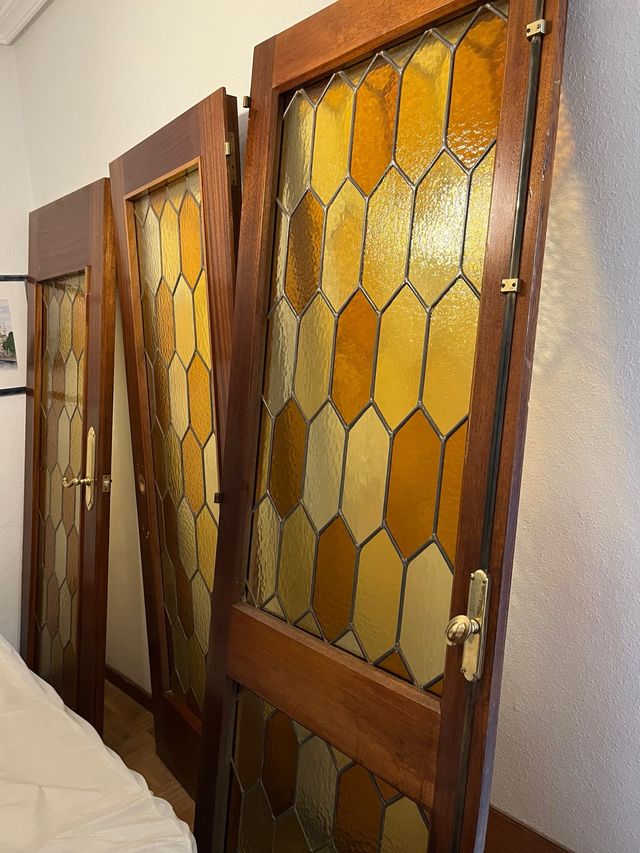 Puertas antiguas madera y cristal soldado a mano.