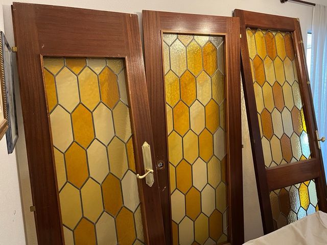 Puertas antiguas madera y cristal soldado a mano.