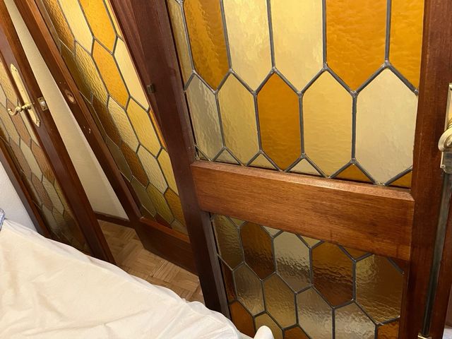 Puertas antiguas madera y cristal soldado a mano.