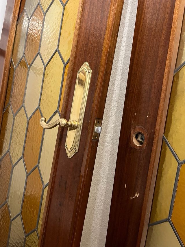 Puertas antiguas madera y cristal soldado a mano.