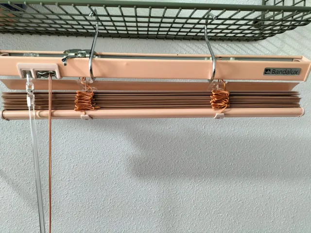 Persiana veneciana Bandalux rosa/salmón