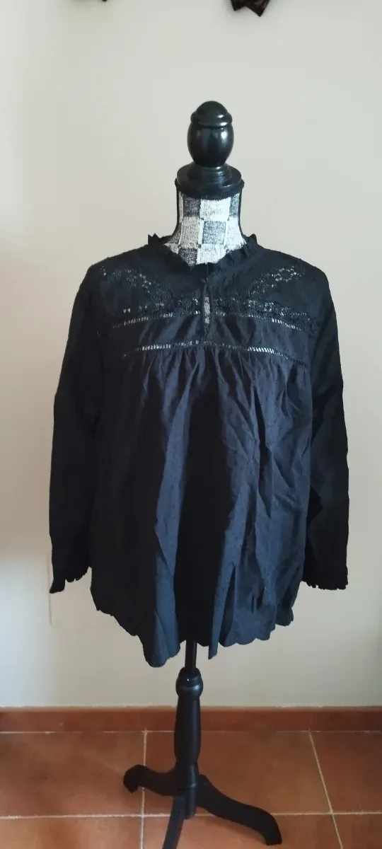 Camisa negra mujer con encaje
