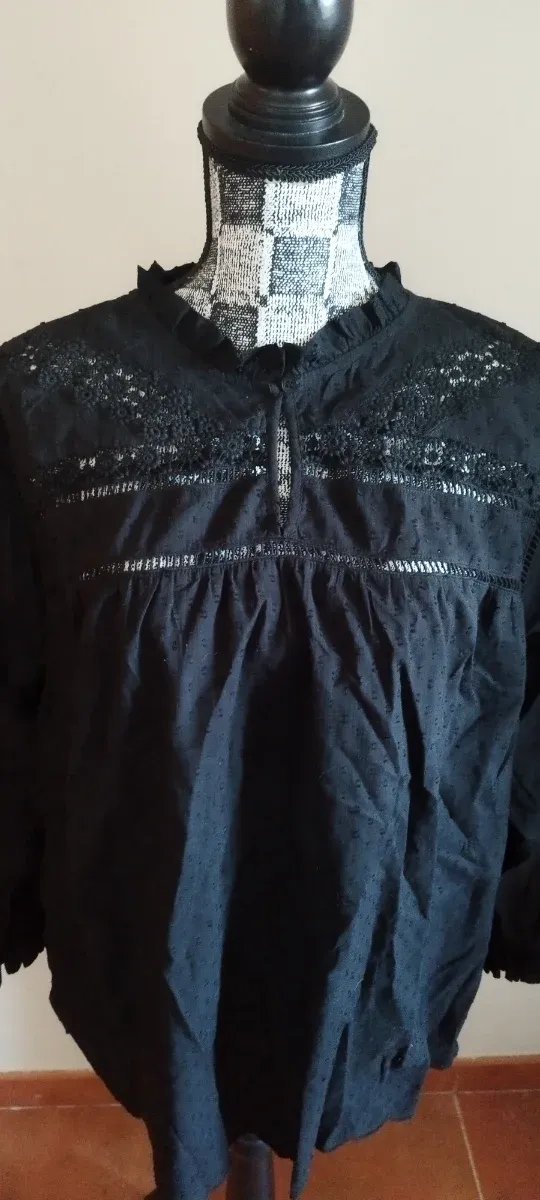 Camisa negra mujer con encaje
