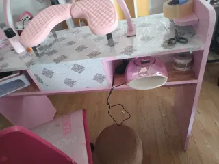 Tavolo per manicure rosa
