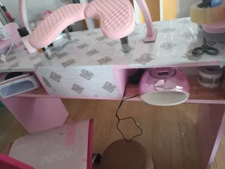 Tavolo per manicure rosa
