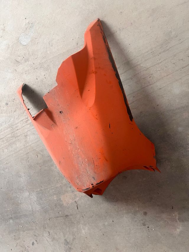 Chapa inferior Yamaha Aerox Naranja