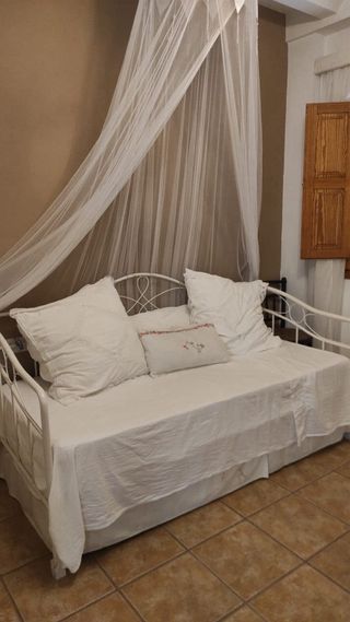 Cama de hierro blanca