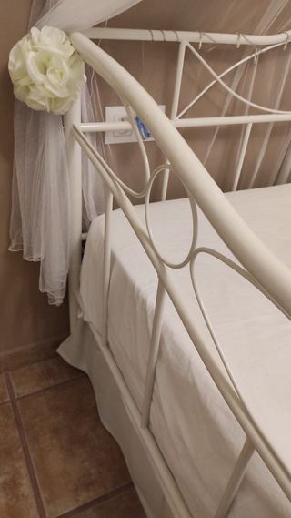 Cama de hierro blanca