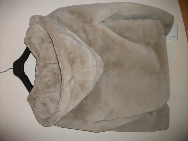 Abrigo pelo sintético beige