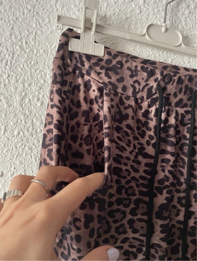 Pantalón ancho estampado leopardo