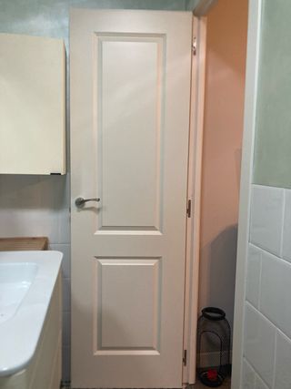 Puerta interior blanca