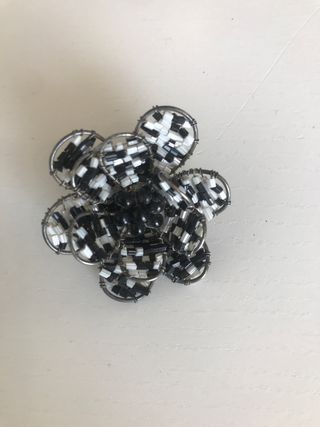 Lote Bisutería: Broches, Pendientes y Pulsera