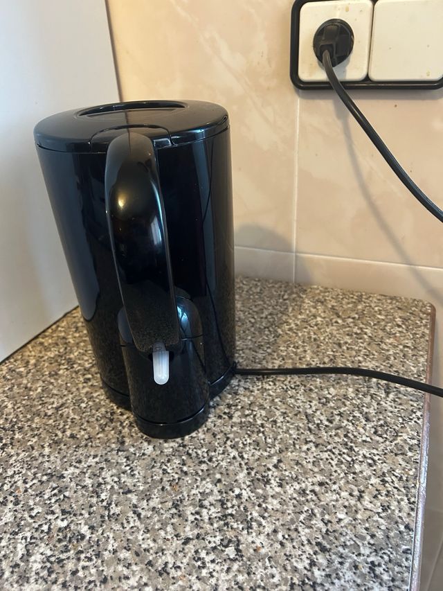 Hervidor de agua eléctrico Bluesky negro