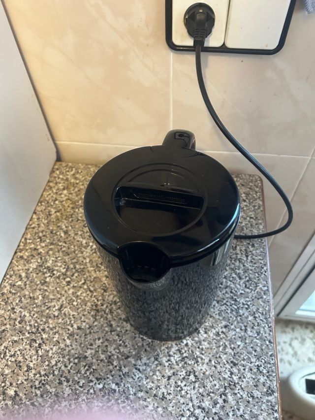 Hervidor de agua eléctrico Bluesky negro