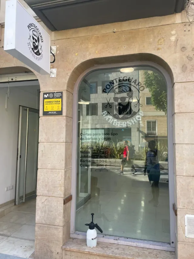 Se traspasa barberia en tudela peluqueria