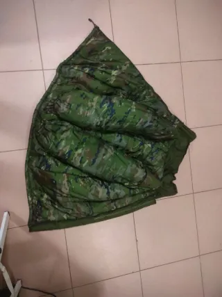 Abrigo militar camuflaje boscoso pixelado